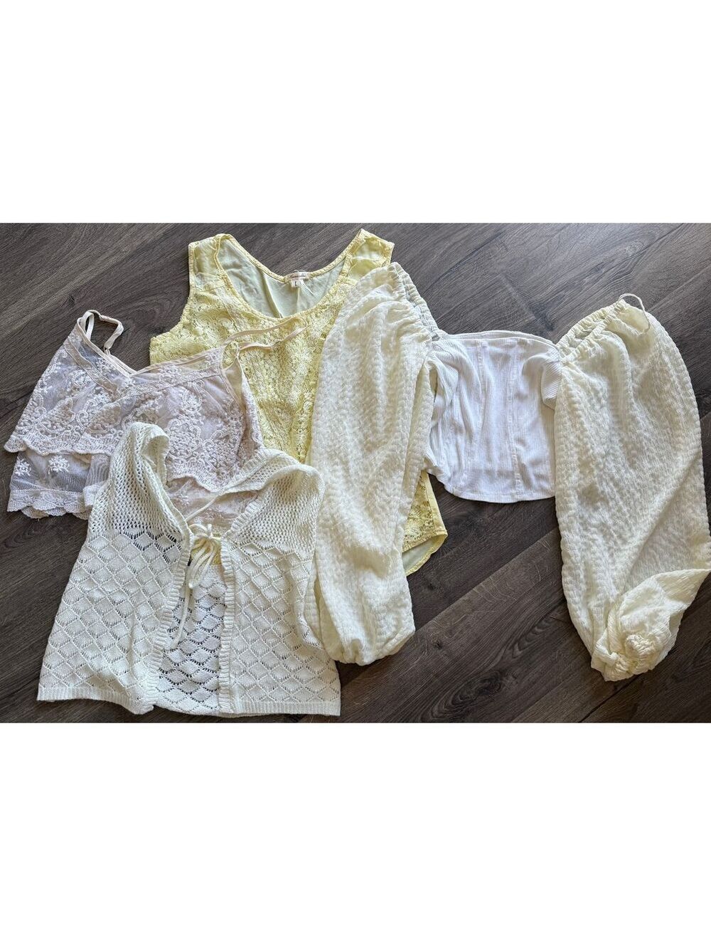 Women's Summer Cream & Soft Yellow Tops Bundle (4); Women's Size Large